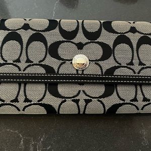 Black coach wallet, like new condition.  Please view all photos carefully.